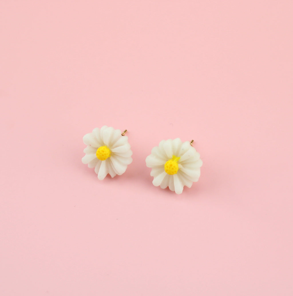 Dainty Daisy Stud Earrings