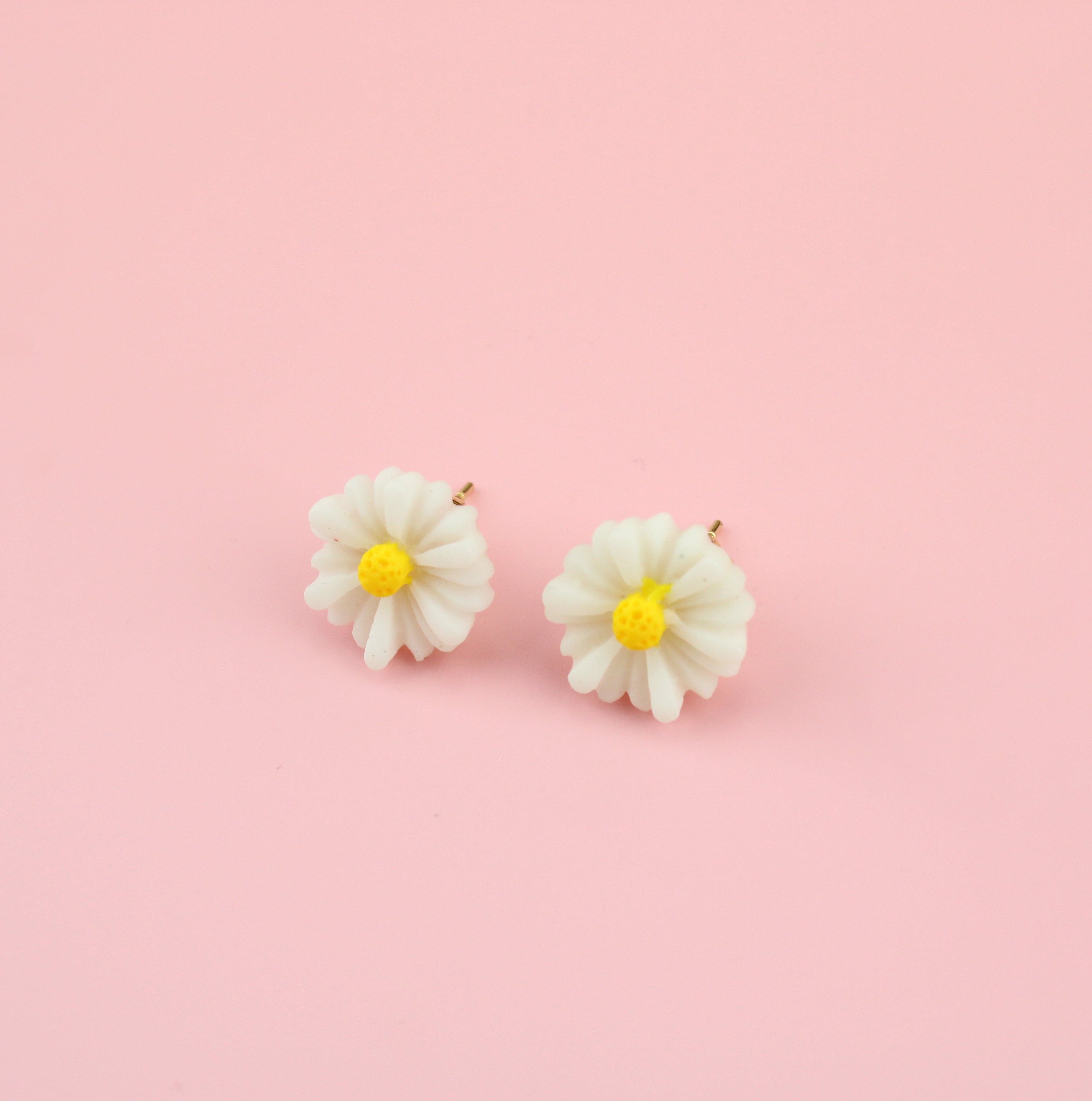 Dainty Daisy Stud Earrings
