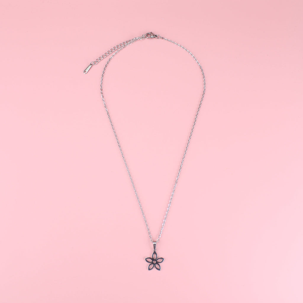 Cut Out Daisy Necklace
