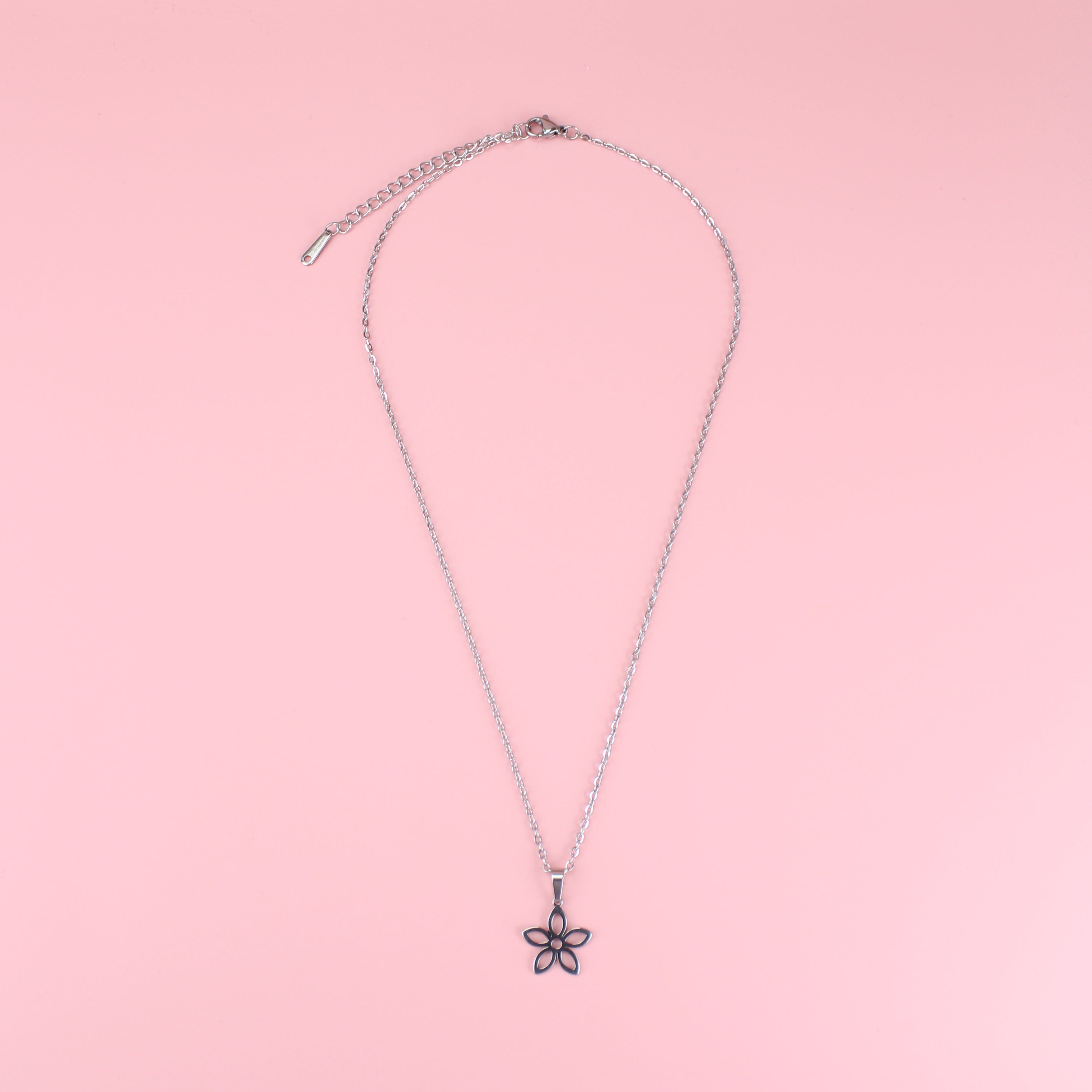 Cut Out Daisy Necklace