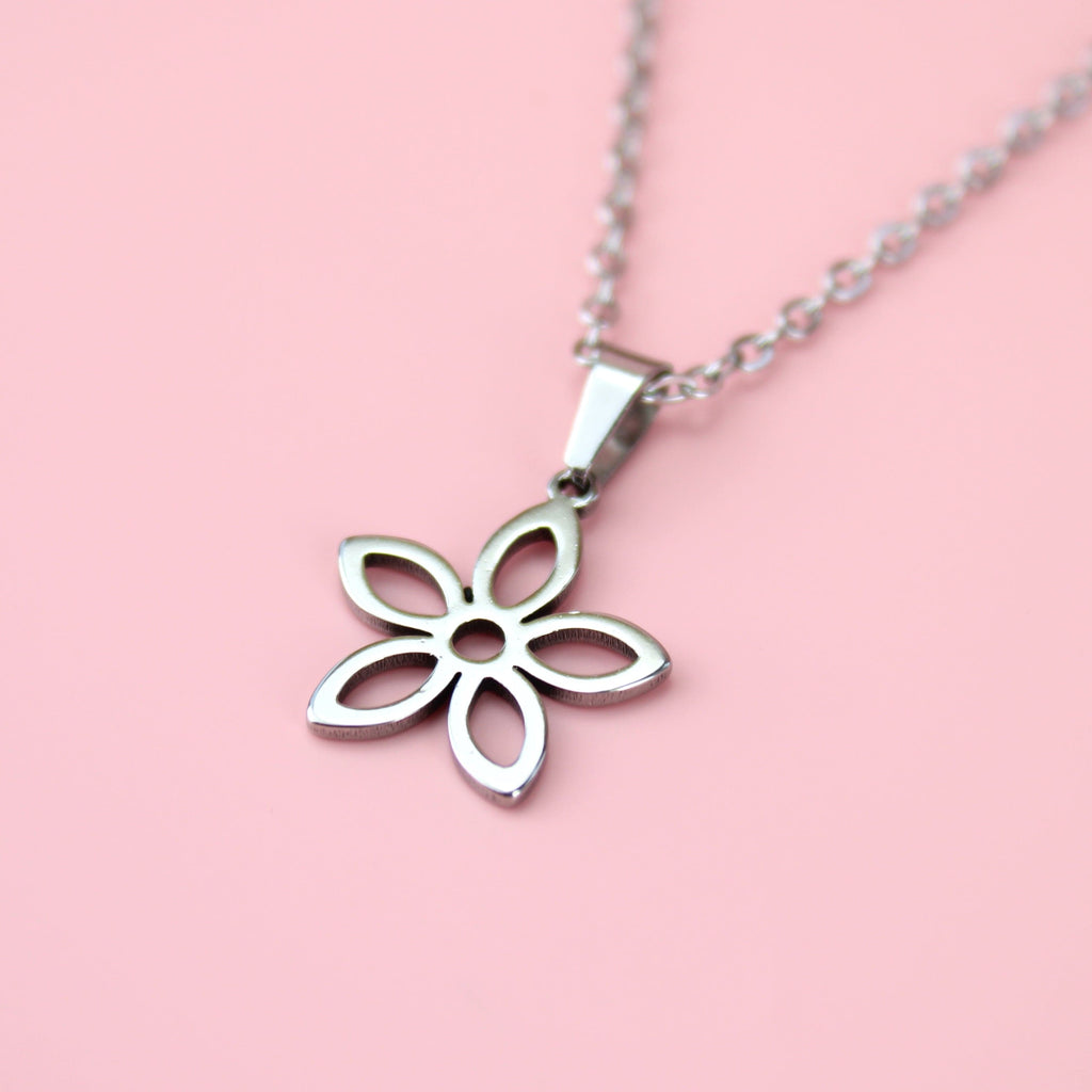 Cut Out Daisy Necklace