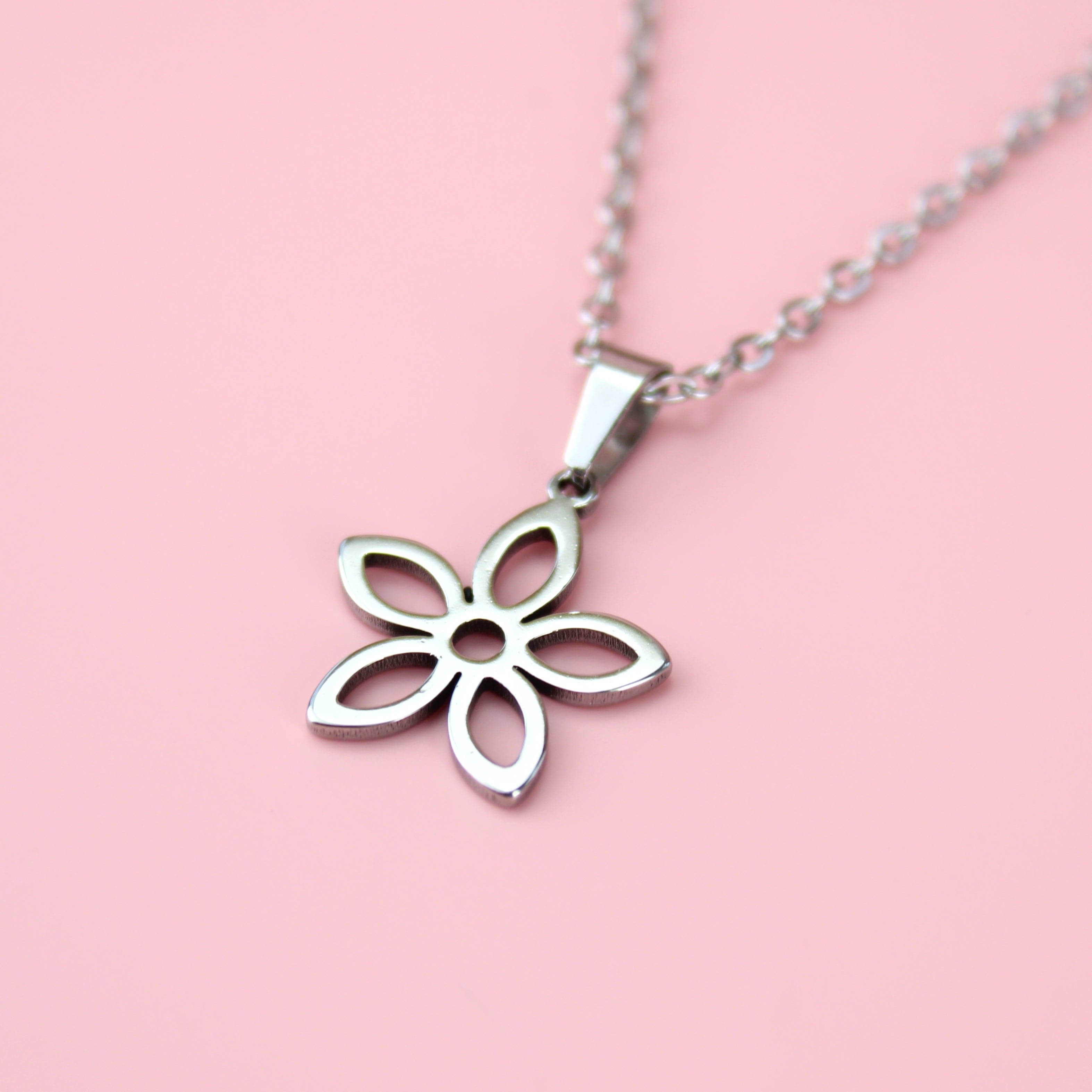 Cut Out Daisy Necklace