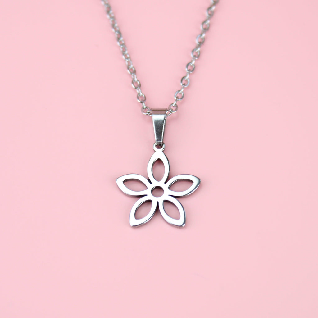 Cut Out Daisy Necklace