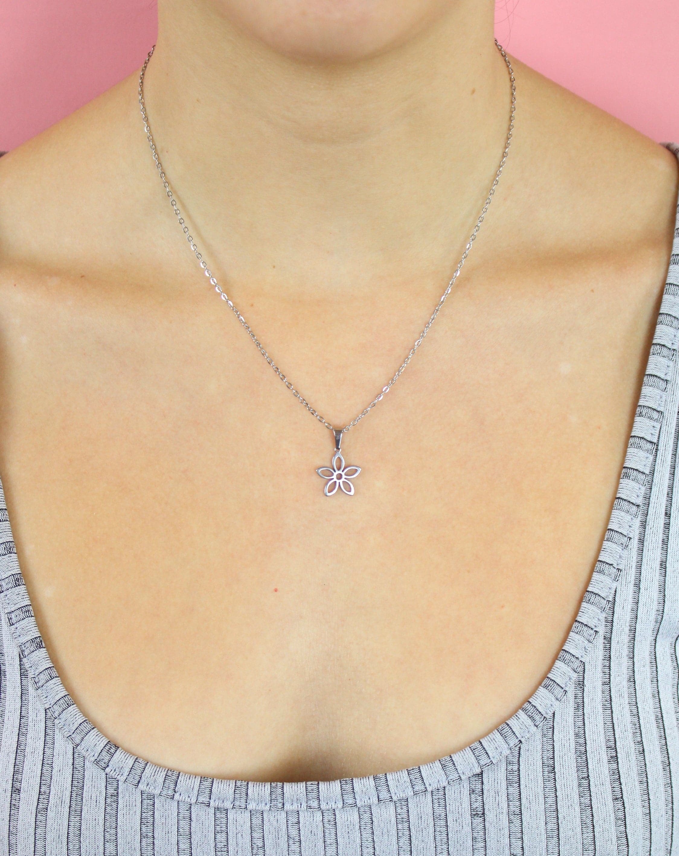 Cut Out Daisy Necklace