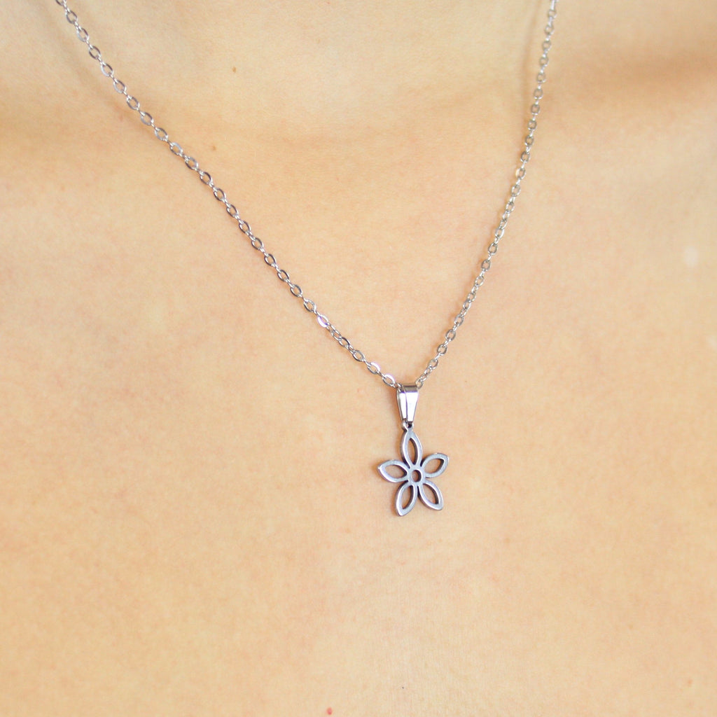 Cut Out Daisy Necklace